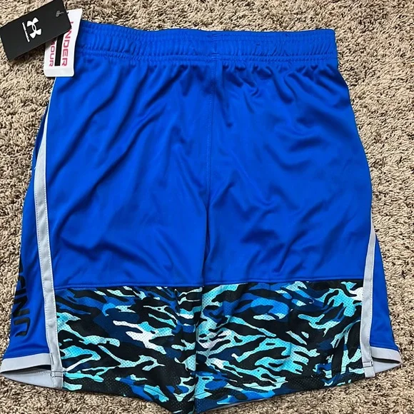 Under Armour NWT boys shorts - Picture 3 of 5